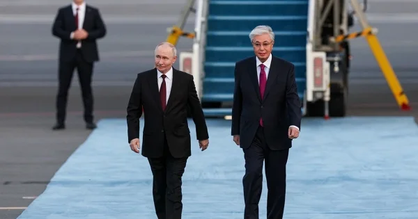 Токаев встретил Путина в аэропорту Астаны Minval Politika