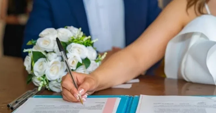 İsveç yaxın qohumlar arasında evliliyi qadağan EDƏCƏK
