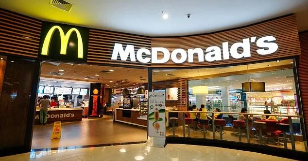 "MakDonalds"da biabırçılıq, bunu yemək olar? Video