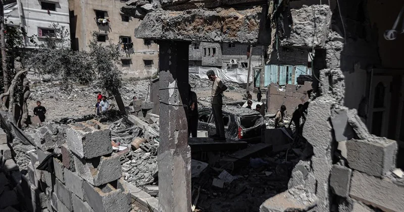 İsrail ordusu Qəzzada binaya zərbə endirib: 7 ölü, 18 yaralı
