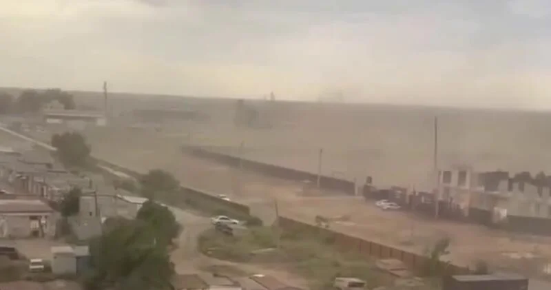 В России рухнул строительный кран, машинист погиб ВИДЕО