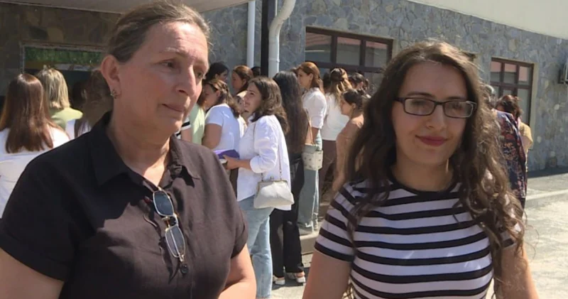 İmtahanda unikal hadisə: Ana və qızı eyni gündə yüksək baş topladı (FOTO)
