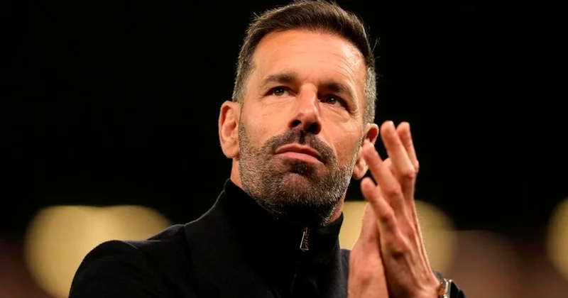 Rud van Nistelroy İngiltərə klubundan ayrılıb