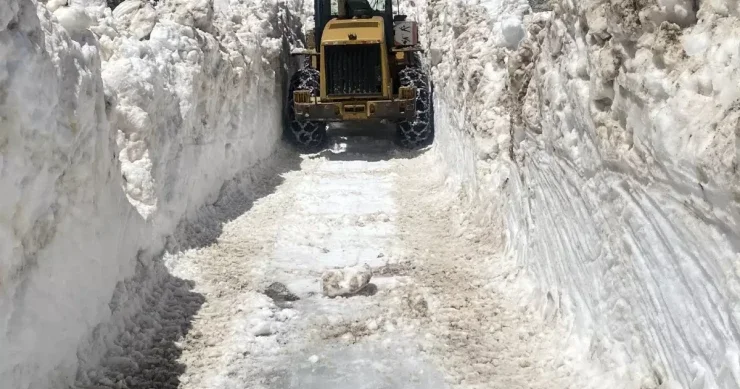 İyun ayının axırında 5 metr hündürlüyündə qar