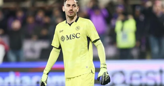 Napoli qapıçısı ilə müqaviləni uzatdı