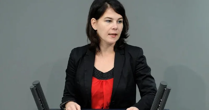 4229 gün sonra: Berbok Bundestaqla vidalaşdı