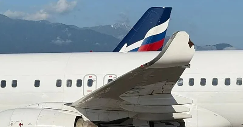 Два самолета столкнулись в российском аэропорту