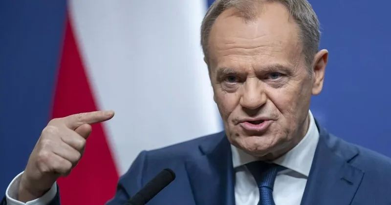 Туск ответил Рютте: Мне хватает одного папы