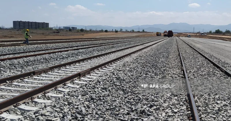 Bakı Tbilisi Qars dəmir yolu xəttinin Gürcüstandan keçən hissəsində işlərin 98,5 faizi yekunlaşıb