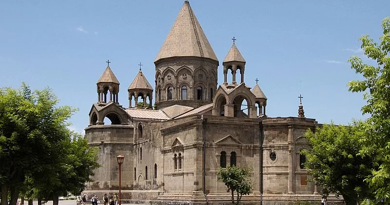Ermənistanda arxiyepiskopa qarşı əməliyyat uğursuz OLDU