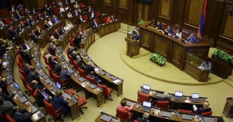 Ermənistan parlamentində gözlənilməz hadisə