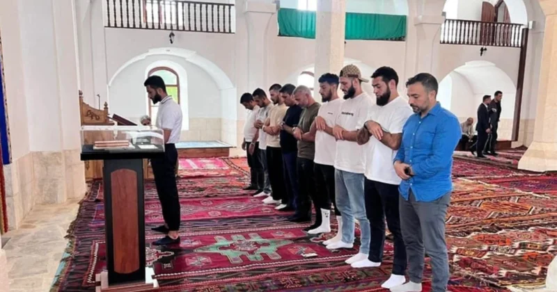 “Qarabağ” klubu ətrafında müəmma: Ağdama köçmə, namaz qalmaqalı və ya İmarət stadionunun fonunda şəkil çəkdirmək tamaşası...