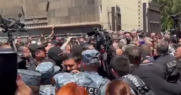 Saxlanılan arxiyepiskop Ermənistanın baş naziri olmaq istəmədiyini bəyan EDİB
