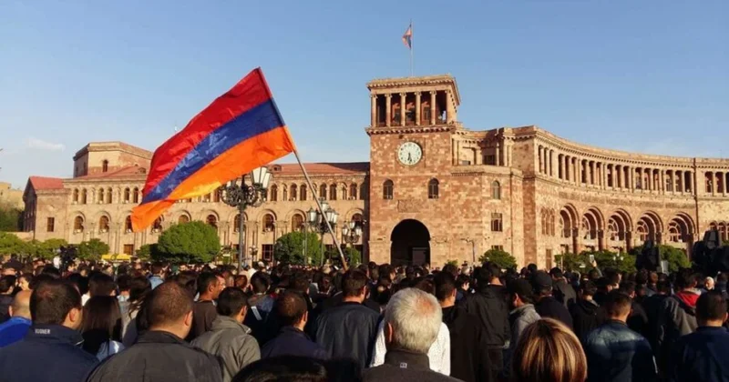 Kilsə, iş adamları və Kreml tərəfdarları Paşinyana qarşı: Ermənistanda xaosun miqyası artacaq