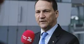 Sikorski Putin rejiminin süqutunun şərtini adlandırıb