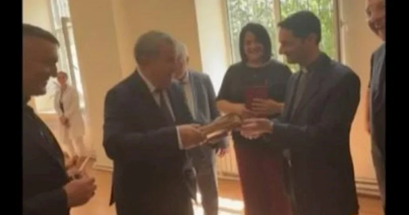 AMEA Həbibbəylinin əlyazmayla rəftarına münasibət bildirdi − Video