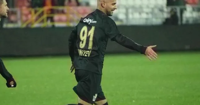 Coşqun Diniyev xaricə üz tutur
