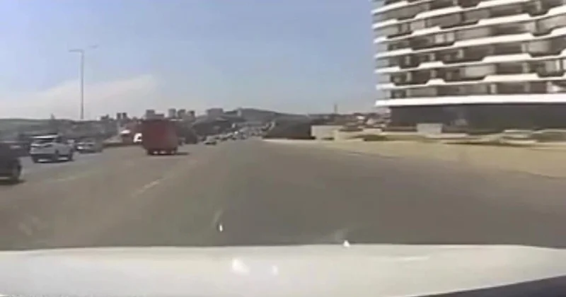 На трассе Баку Сумгайыт у грузовика оторвалась дверь ВИДЕО