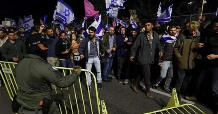 İsrailin bir neçə şəhərində hökumət əleyhinə etirazlar KEÇİRİLİR