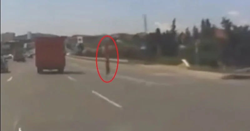 Yük maşınının qapısı sınıb yola düşdü Video