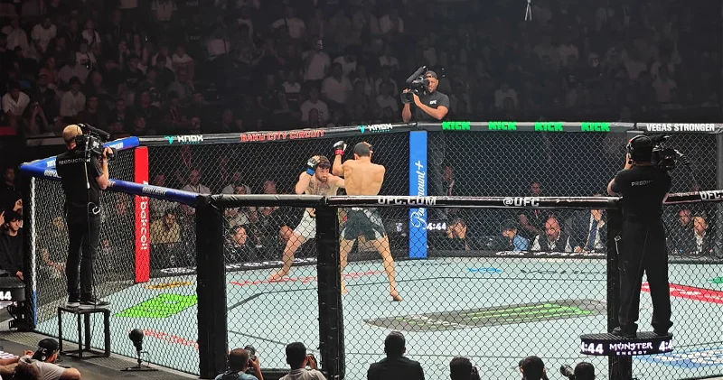Азербайджанский боец Фарман Гасанов выиграл свой первый бой в UFC