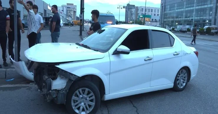 Bakıda üç avtomobil toqquşdu, xəsarət alan var