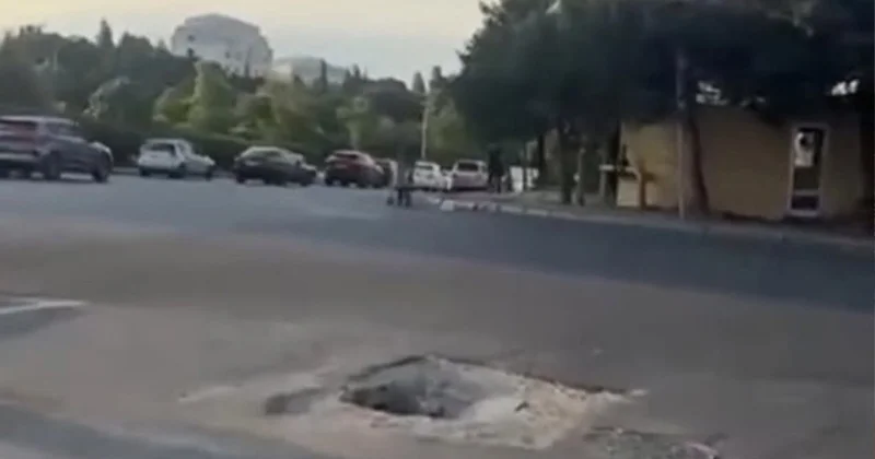 Binəqədidə yol çökdü, sürücülər çətin vəziyyətə düşdü Video Yenilənib
