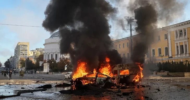 Россия нанесла удар по Украине: десятки пострадавших, повреждены АЗС