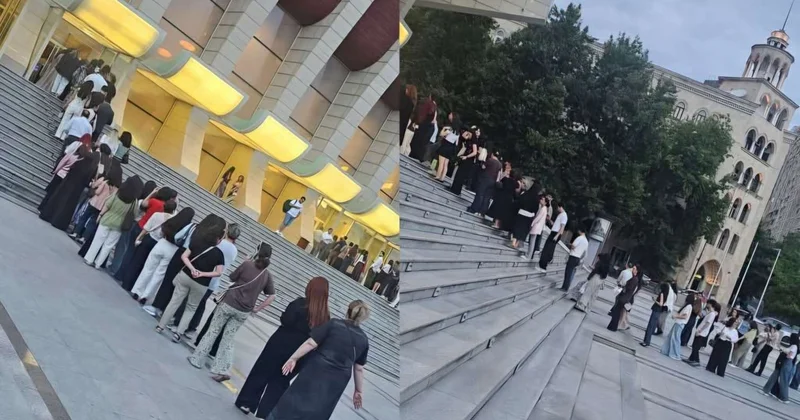 Heydər Əliyev Sarayı qarşısında insanların uzun növbəsi... HAMI BU FOTODAN DANIŞIR