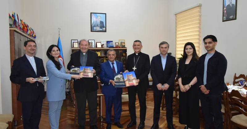 Vatikan nümayəndə heyəti Azərbaycan Milli Kitabxanasında FOTO
