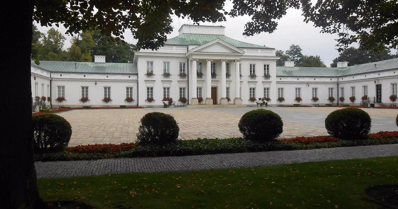 Медведев предложил забрать у Польши дворец Бельведер Minval Politika