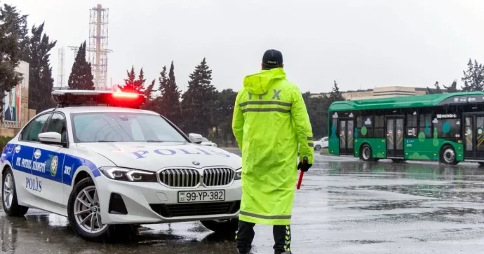 “Sürət həddini aşmayın, nasaz nəqliyyat vasitələri ilə yola çıxmayın” DYP dən yağışlı hava ilə bağlı xəbərdarlıq