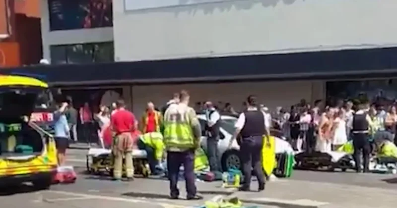 Автомобиль наехал в толпу в Лондоне: есть пострадавшие видео