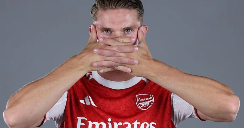 Arsenal Dyökereşin keçidini rəsmən açıqladı