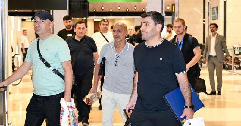 Avropa Çempionatının qalibi olan ASA nın futzal komandası Vətənə qayıtdı FOTOLAR