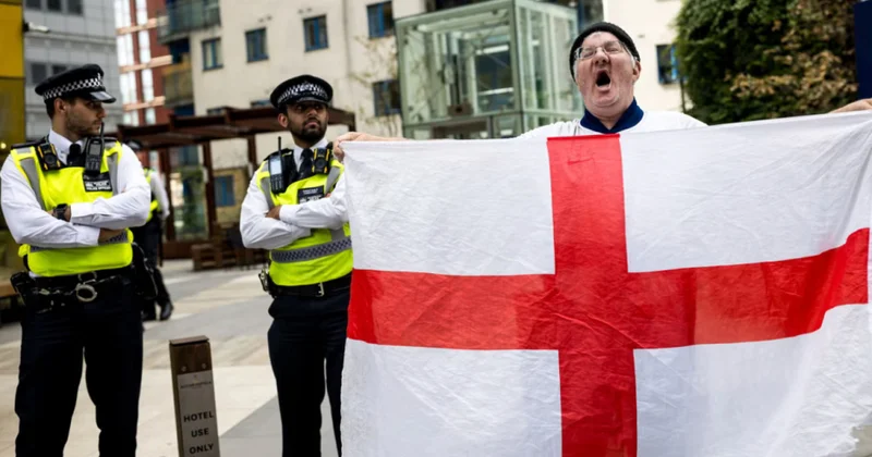 Böyük Britaniyada anti miqrant paylaşımları izləmək üçün xüsusi polis bölməsi yaradılır