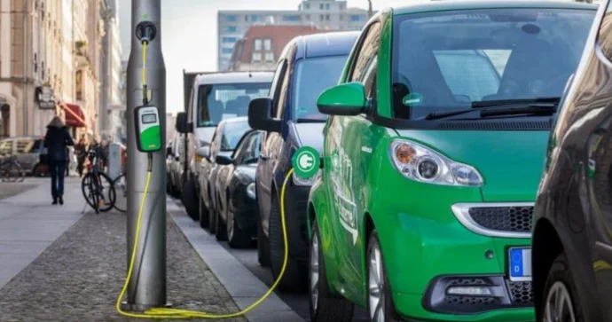 Azərbaycanda elektrikli avtomobillər niyə ucuzlaşır? AÇIQLAMA