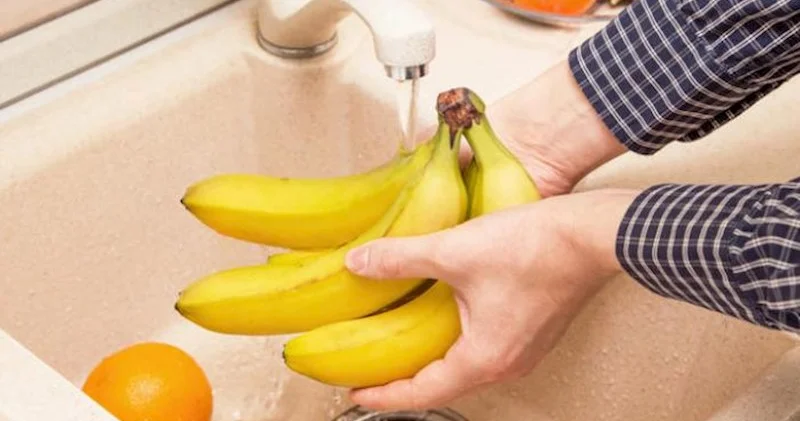 Banan da daxil olmaqla bütün meyvələr yuyulmalıdır