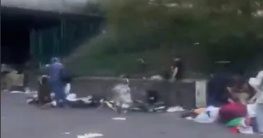 Париж снова шокирует улицами ВИДЕО
