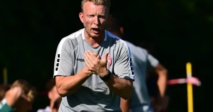 Kuyt Fənərbaxça ilə Feyenoord un duelinə proqnoz verdi