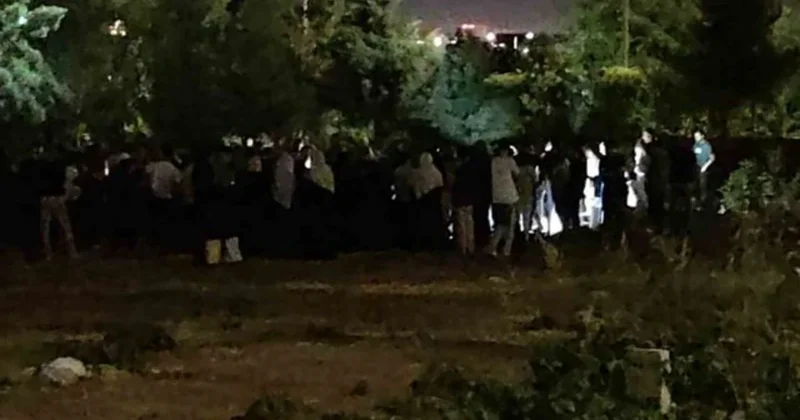 Türkiyədə hakim partiyanın üzvü, onun oğlu və qardaşı qəbiristanlıqda güllələndi