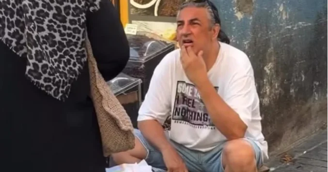 Müğənni bazarda hamam süngəri satdı VİDEO