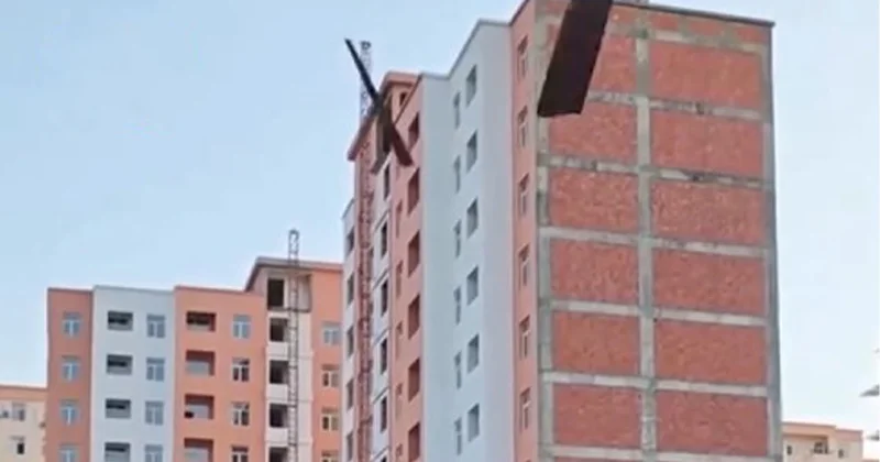 Bakıdakı küləkli havada təhlükəli anlar Video