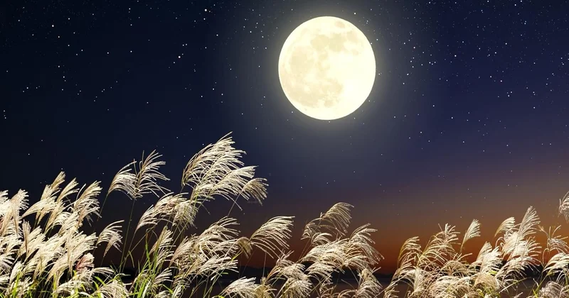 İyul səmasında nadir astronomik mənzərə: Maral Ayı kəhrəba rənginə bürünəcək.