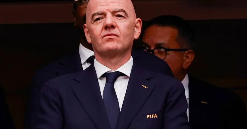 FIFA prezidenti media və tənqidçilərə qarşı sərt çıxış etdi FOTO