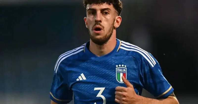 “Liverpul” və “Tottenhem” italyan müdafiəçi üçün mübarizəyə başlayıb
