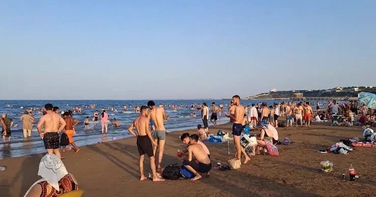 Bakı çimərliklərində təhlükə iddiası: azyaşlı qızlara yaxınlaşan şəxs axtarılır FOTO