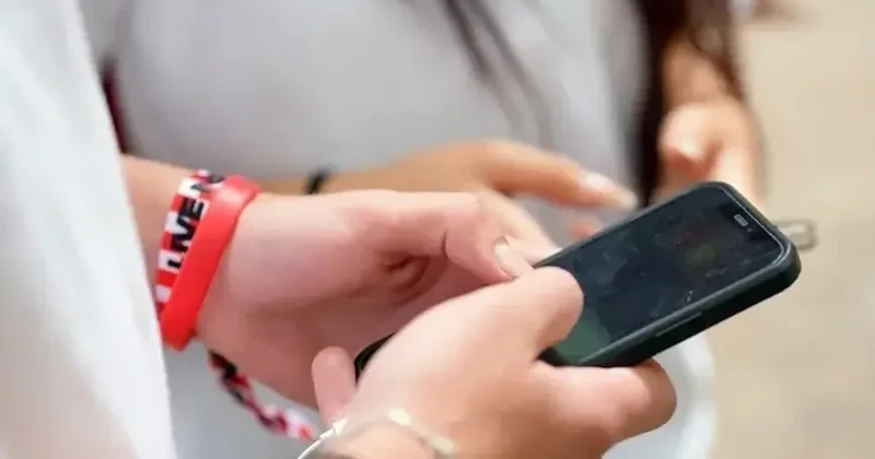 Aİ TikTok u uşaqların təhlükəsizliyi ilə bağlı xəbərdar edib