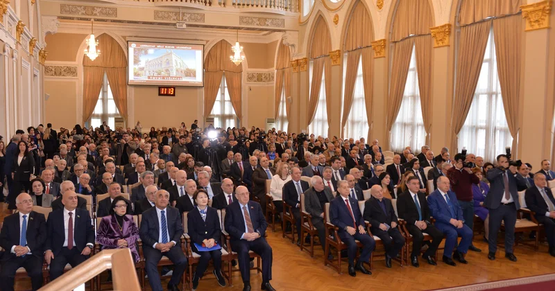 Azərbaycanda alimlərin maaşları artırılacaq?