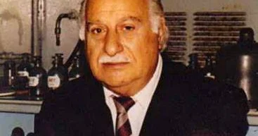 Cəbhədən kitab göndərən əsgər